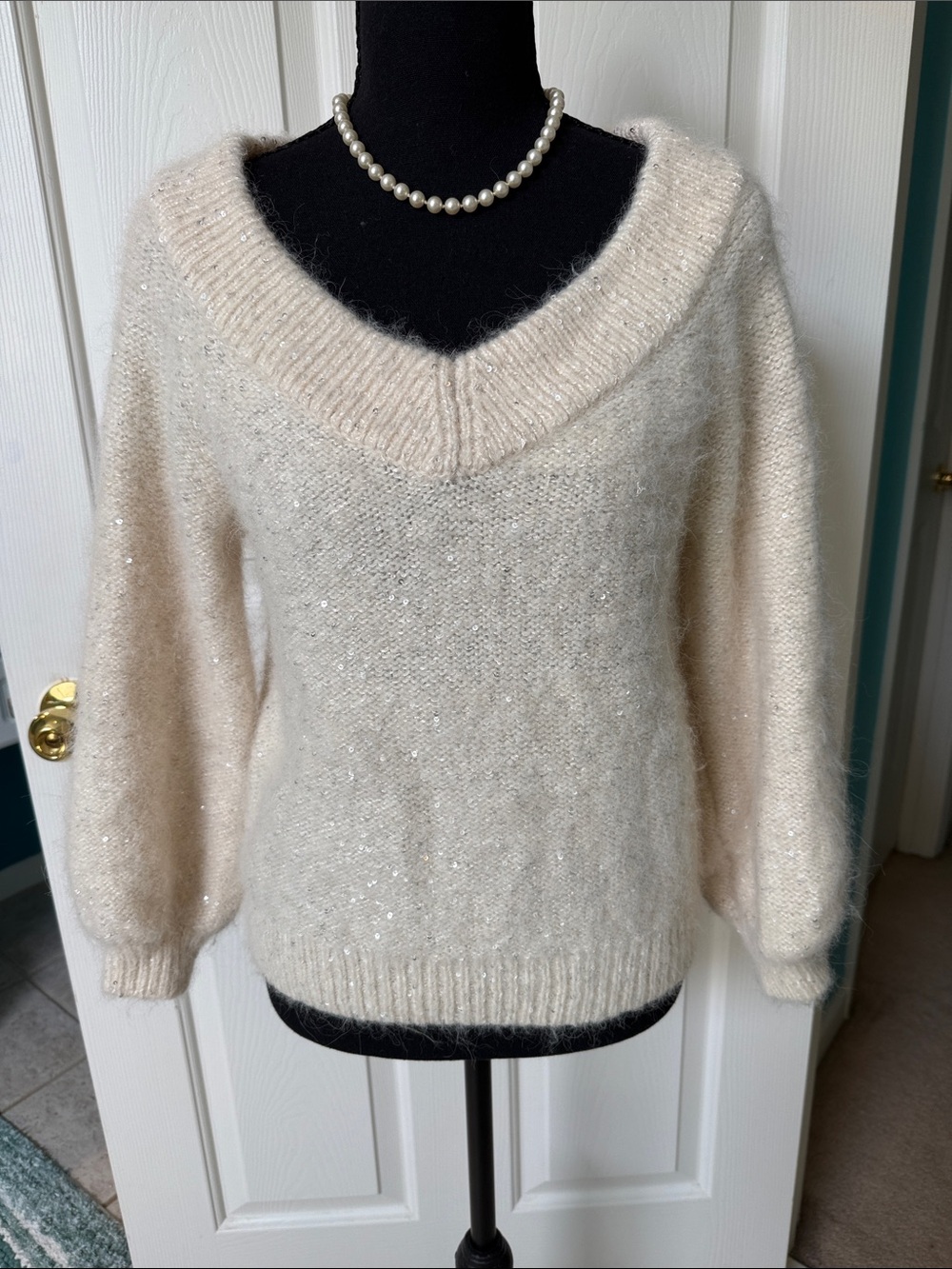 Banana Republic Cream Sequin Fuzzy Knit V-Neck Sweater Petite Small